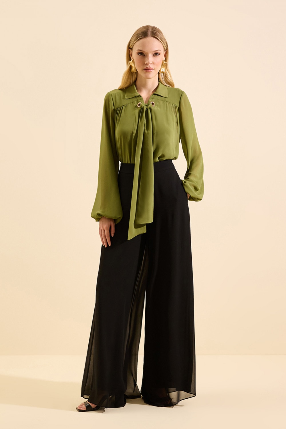 Blusa com ilhos innie Oliva