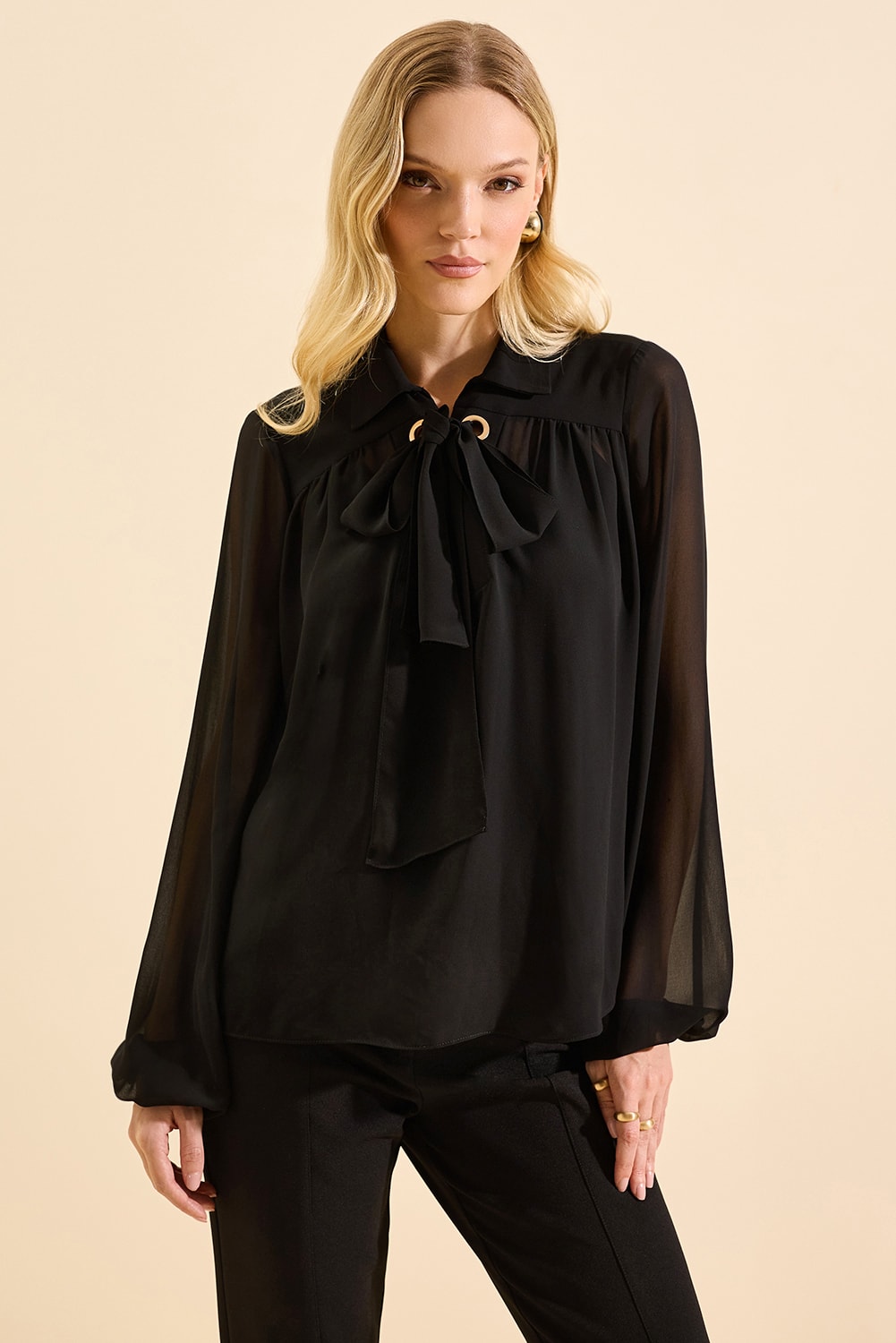 Blusa com ilhos innie Preto