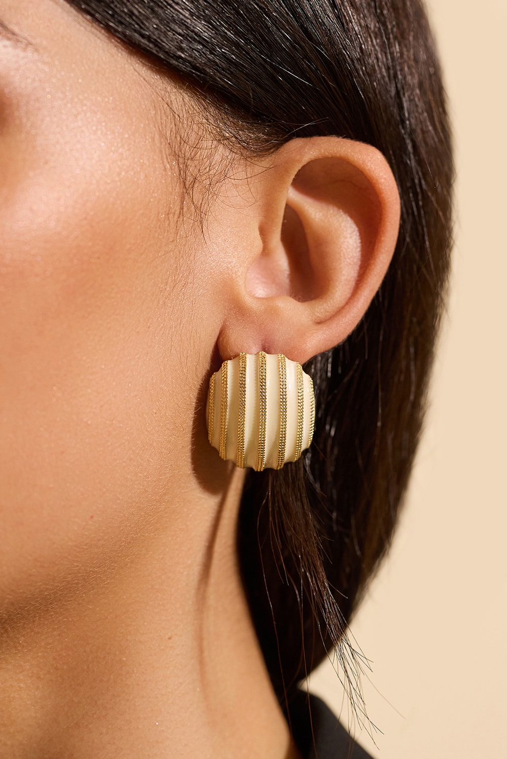Brinco paola Off/Dourado