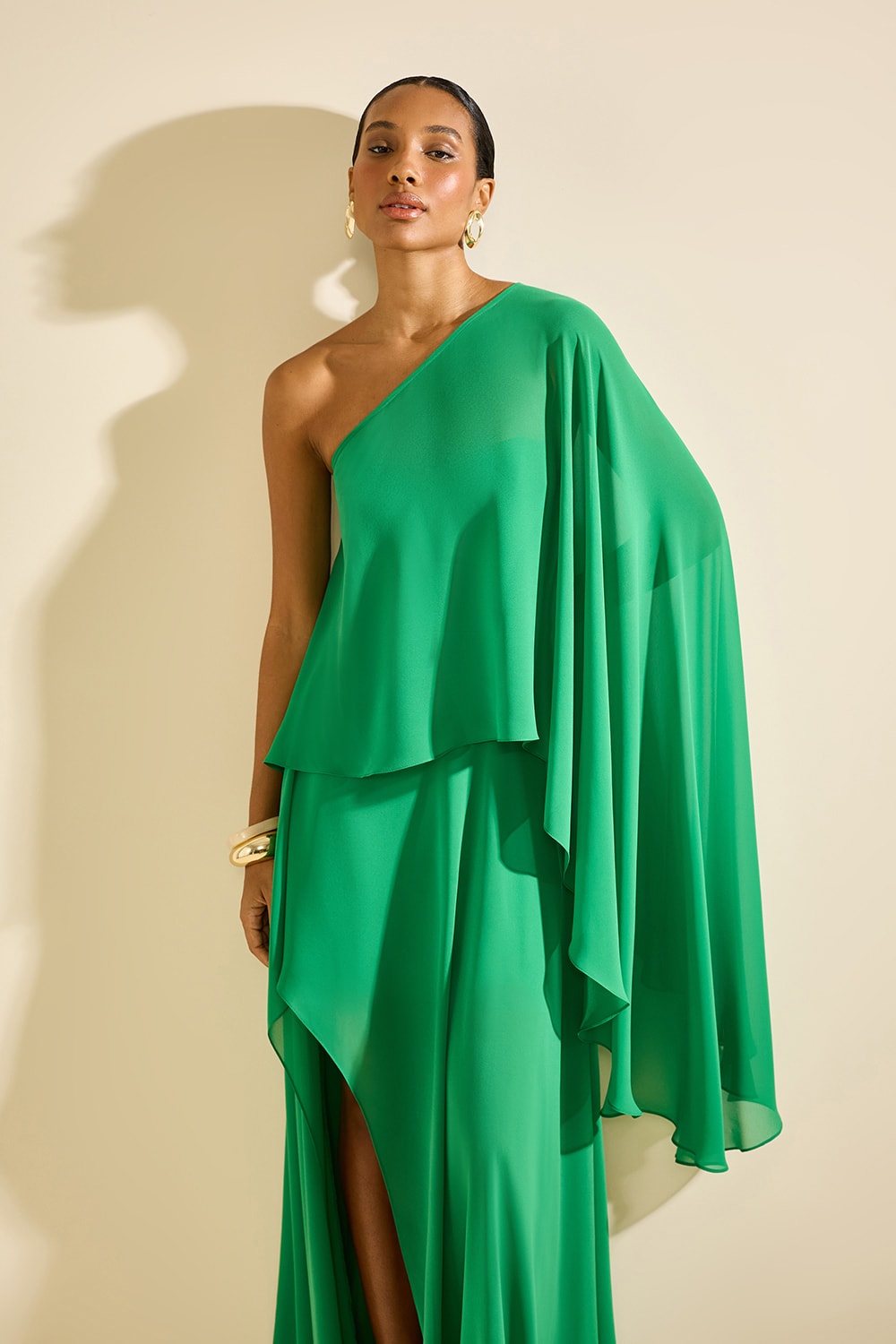 Vestido capa assimétrica zayn Esmeralda