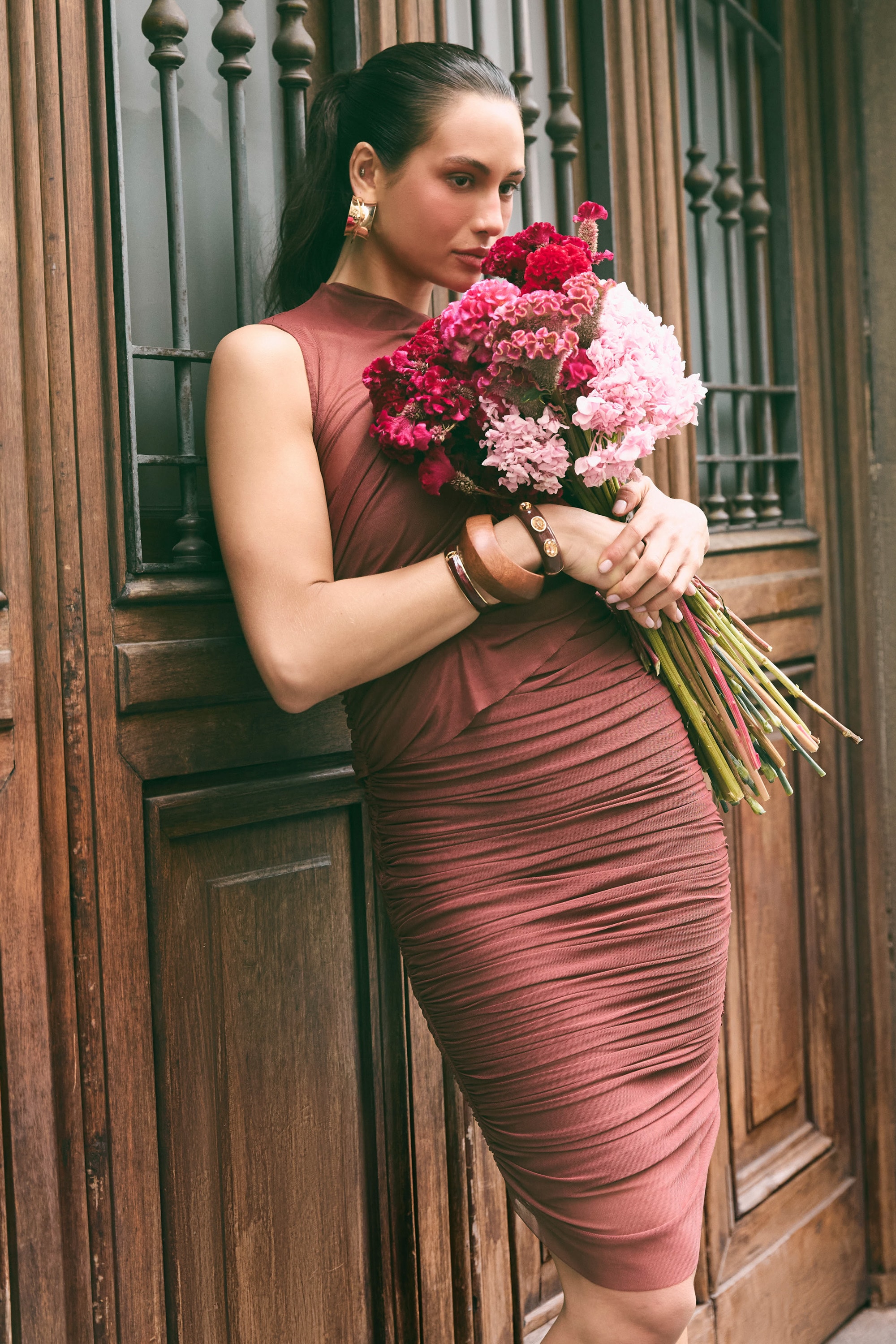 Vestido curto vestal Marrom