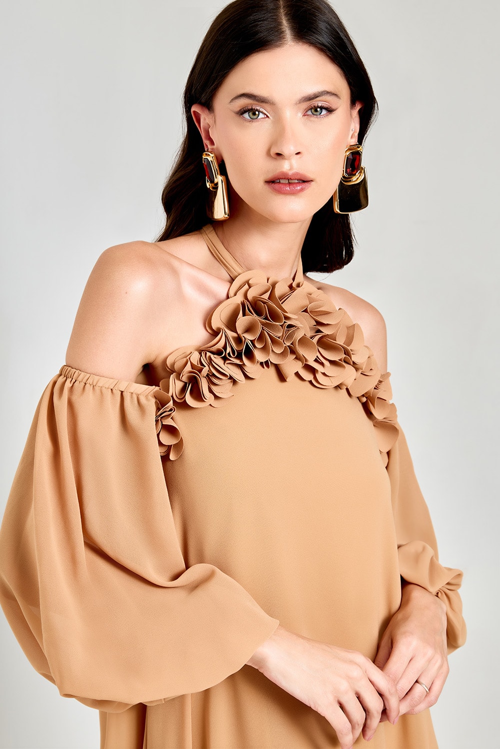 Vestido midi mullet swanilda Bege