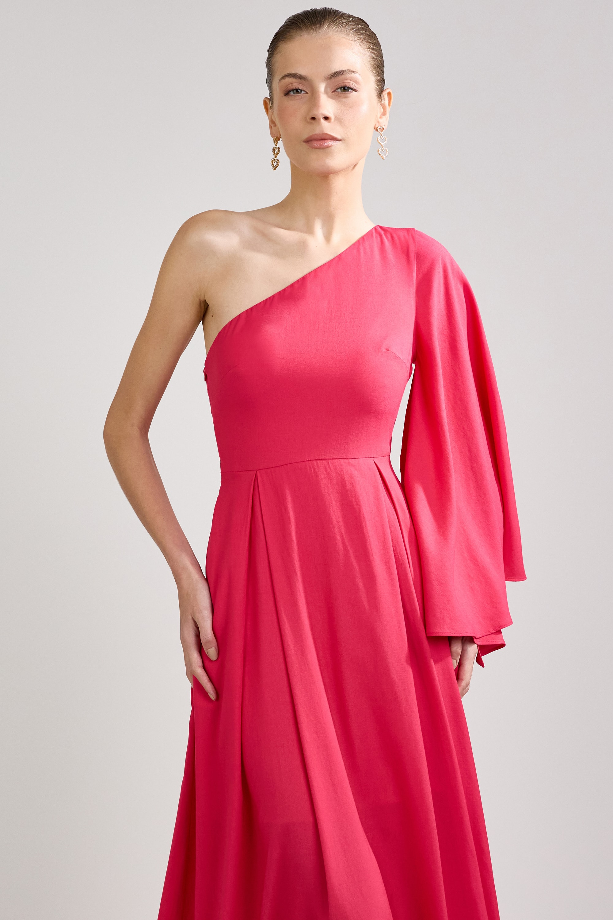 Vestido um ombro só manga lenço Cherry